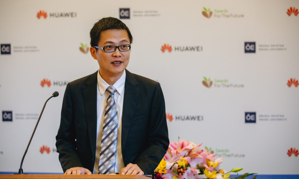 Több tízmillió forintos ösztöndíjalapot hozott létre a Huawei az Óbudai Egyetemen