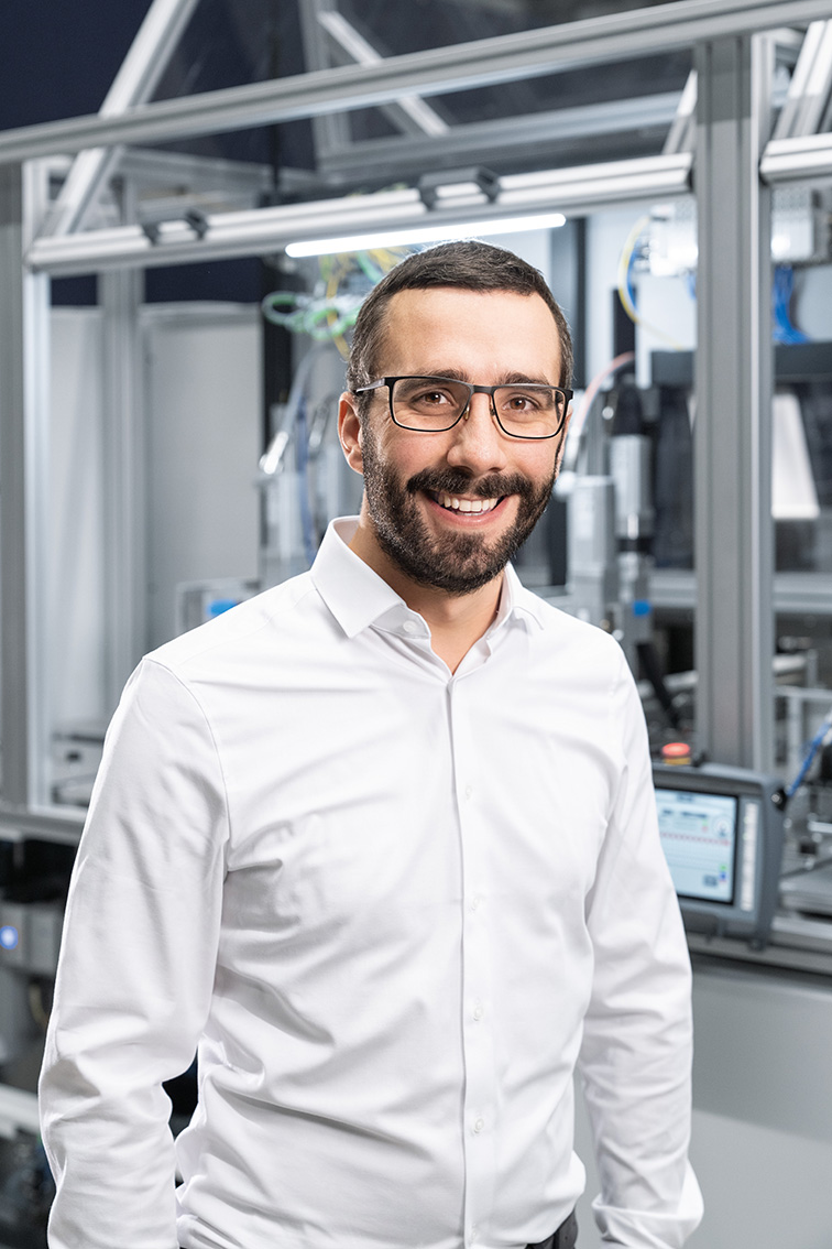 Julius Albrecht, az AS Automation GmbH speciális gépgyártásért felelős projektmenedzsere