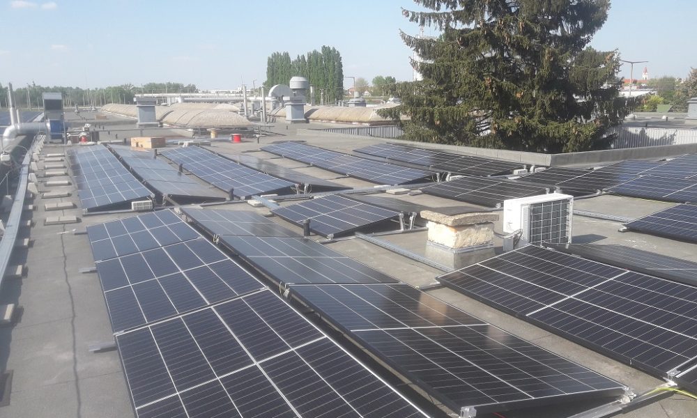 Új napelemparkot helyeztek üzembe a Hödlmayrnél Győrben