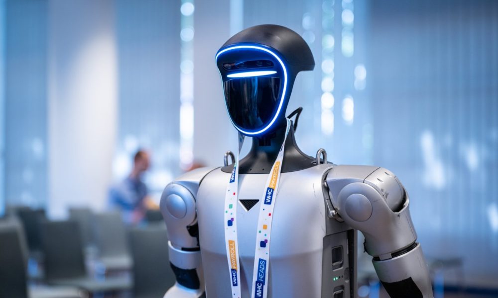 Munkába állt Máté, a BME humanoid robotja
