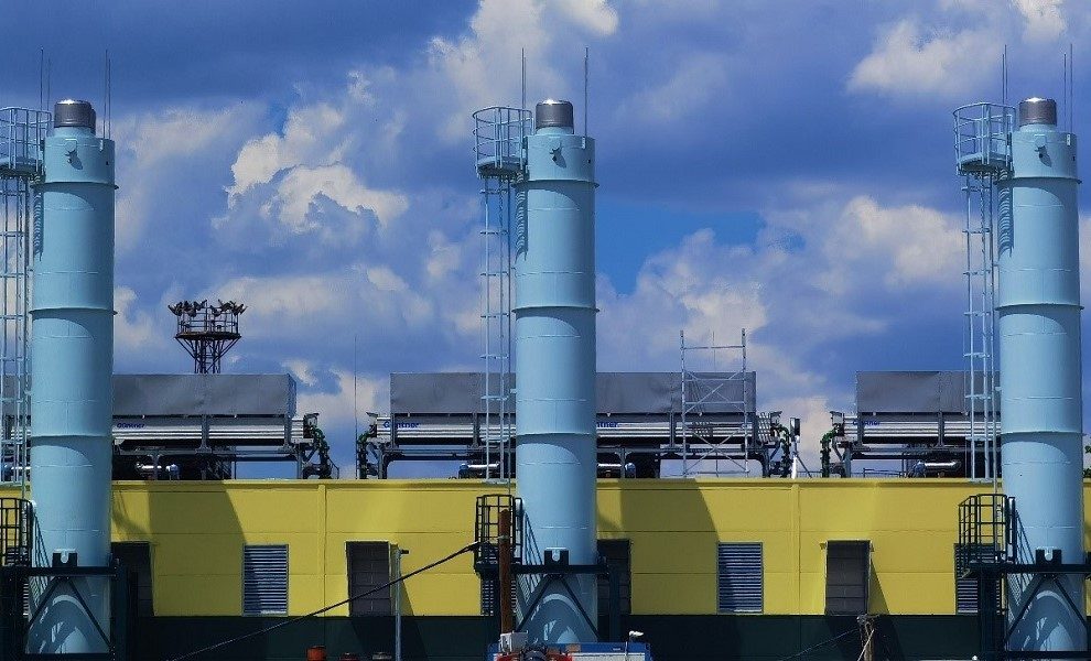 Hagyományos energiatermelés és az akkumulátoros tárolás kombinálása